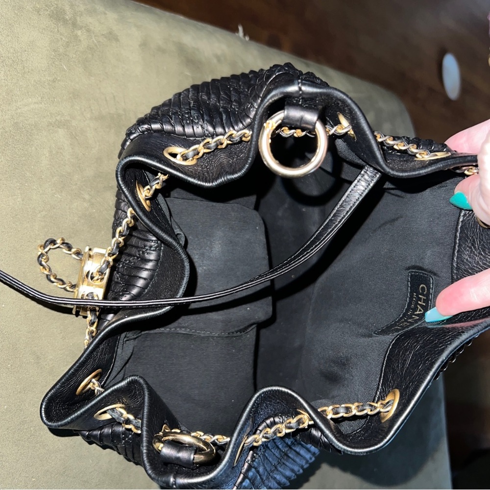 Chanel Crumpled Calfskin Coco Pleats Medium Drawstring Bag Black. - Picture 6 of 10